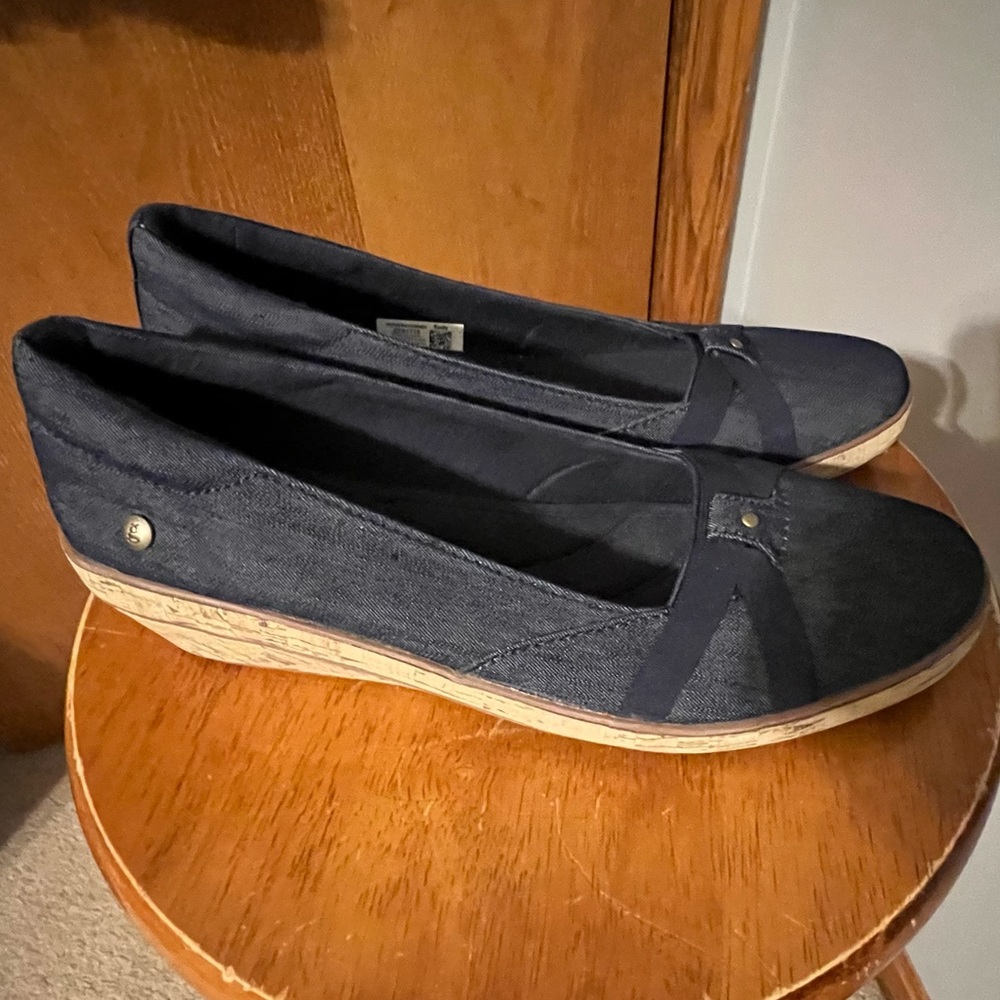 Women's Grasshopper Wedge Navy Blue 7.5 EUC